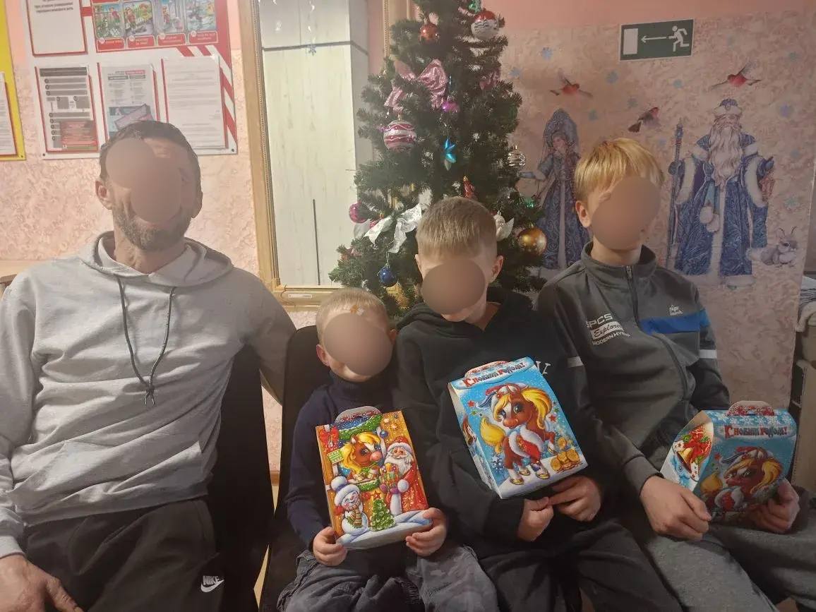 Трое детей с Сахалина воссоединились с отцом после срочного установления отцовства