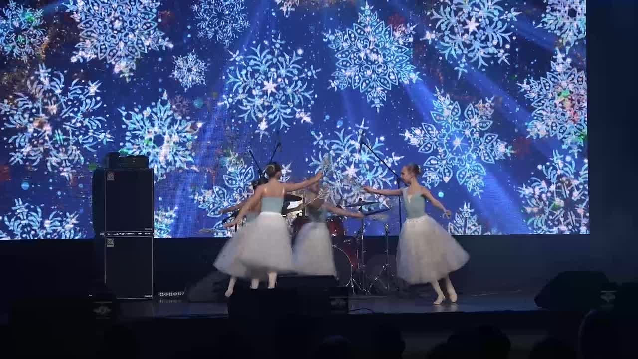 Сергей Надсадин: В преддверии Нового года поздравили и наградили победителей конкурсов «Благотворитель города» и «Успех года»