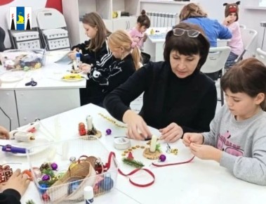 В Корсакове для семей участников СВО провели творческий мастер-класс