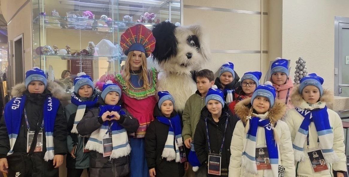 Новогоднее чудо для юных сахалинцев: Кремлёвская ёлка стала реальностью Новогоднее чудо для юных сахалинцев: Кремлёвская ёлка стала реальностью