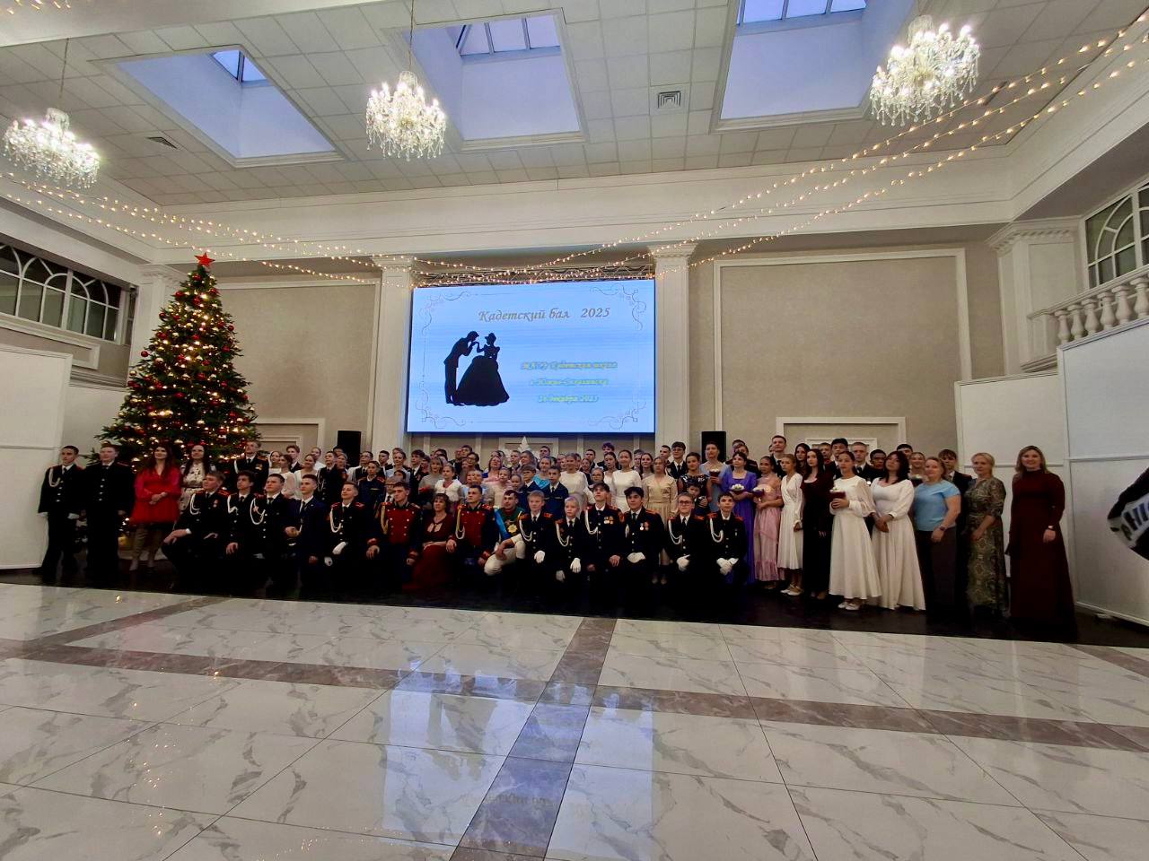 Принцев и принцесс выбрали на кадетском балу в Южно-Сахалинске