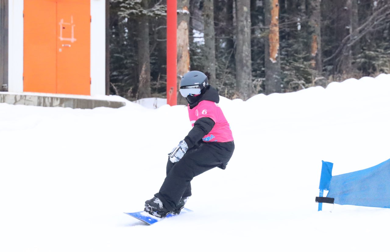 Сахалинские сноубордисты открыли соревновательный сезон Сахалинские сноубордисты открыли соревновательный сезон