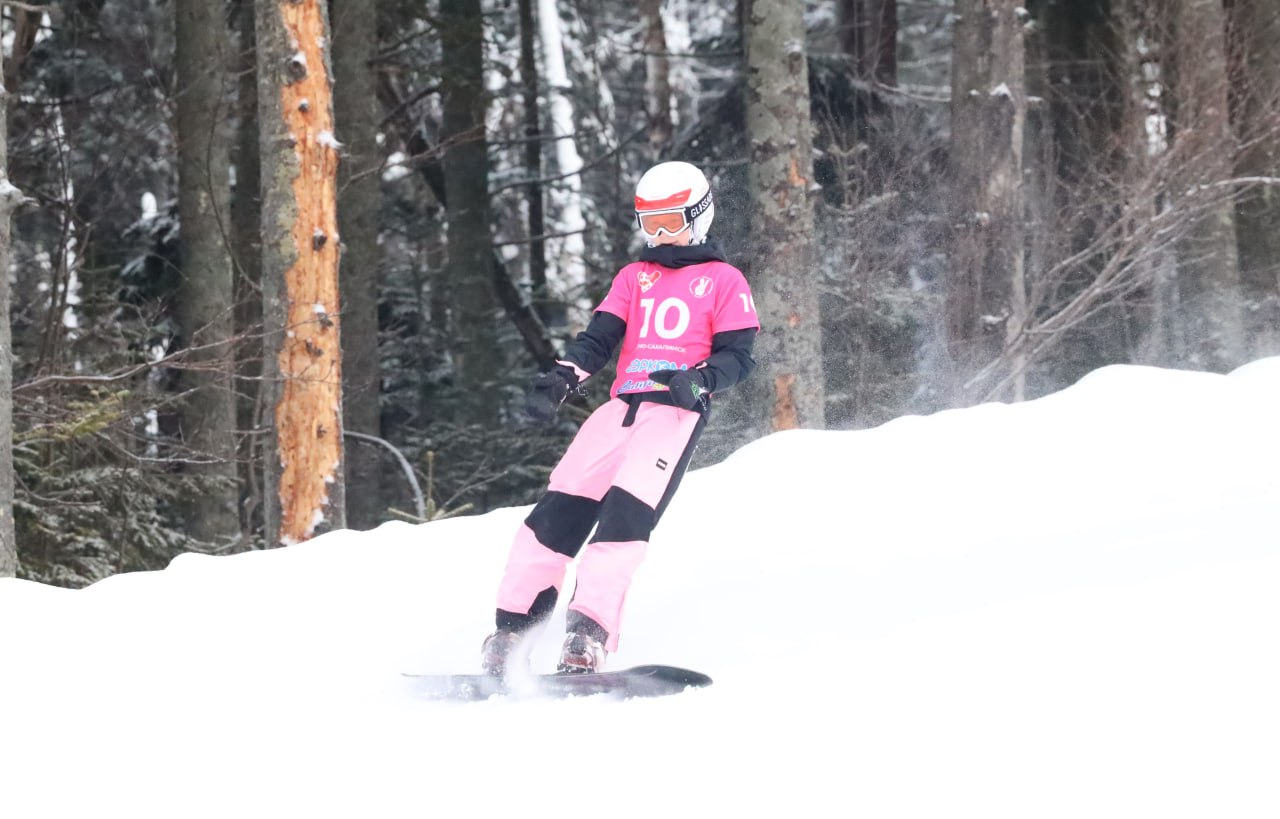 Сахалинские сноубордисты открыли соревновательный сезон Сахалинские сноубордисты открыли соревновательный сезон