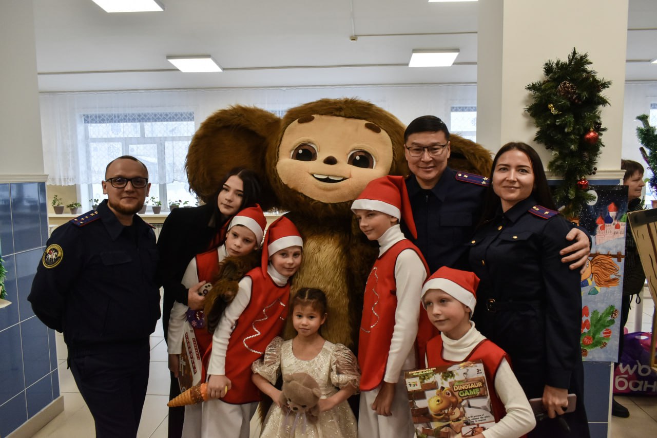 Сотрудники следственного управления СК России по Сахалинской области совместно с коллегами из Сахалинского следственного отдела на транспорте Восточного межрегионального СУТ СК России посетили новогоднее представление... Сотрудники следственного управления СК России по Сахалинской области совместно с коллегами из Сахалинского следственного отдела на транспорте Восточного межрегионального СУТ СК России посетили новогоднее представление...