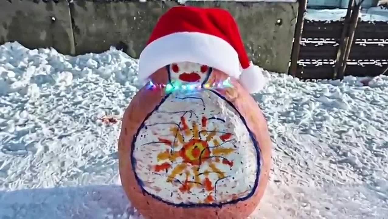 Житель Итурупа с помощью ИИ «оживил» снежные фигуры в новогоднем ролике