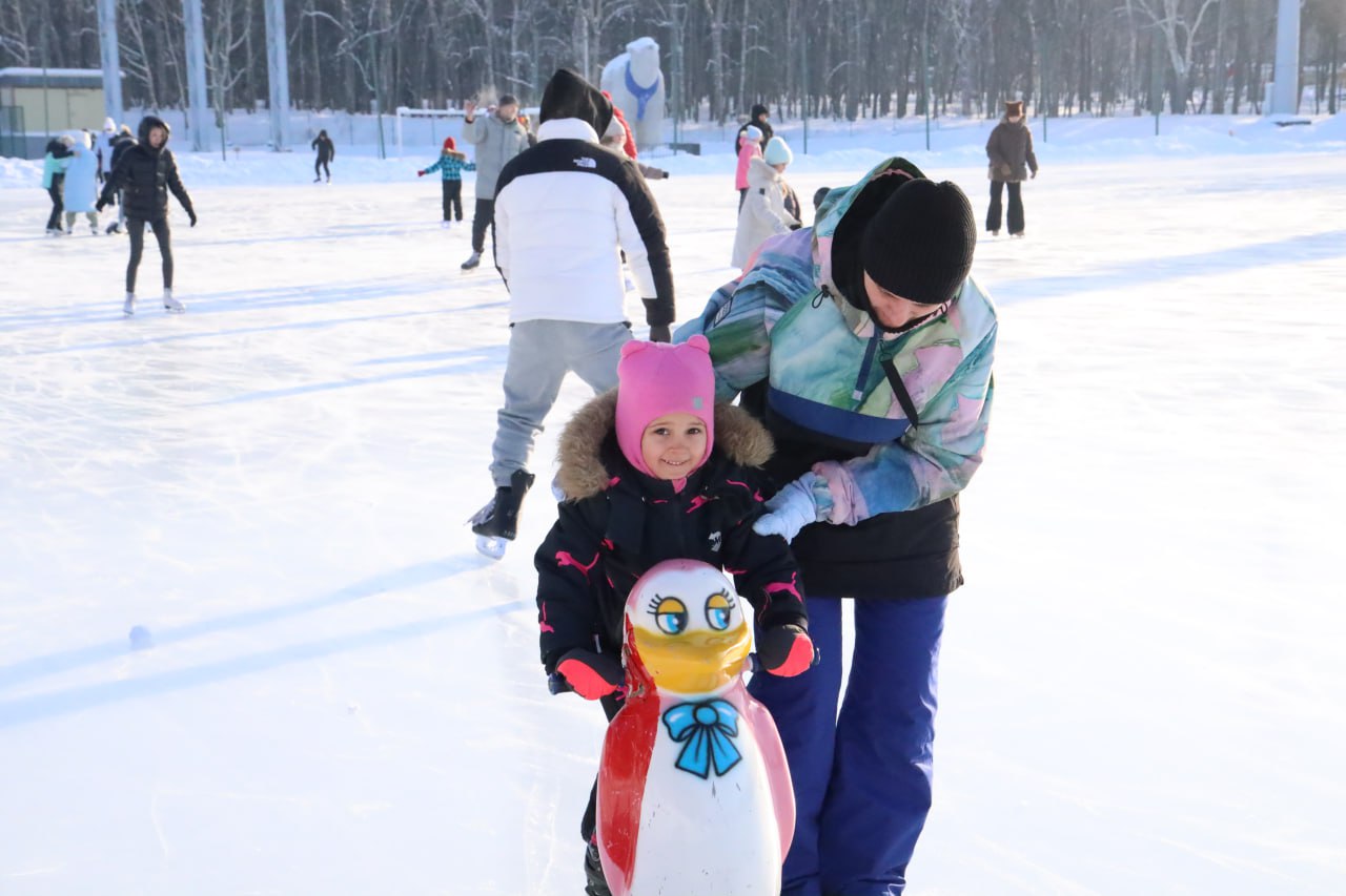 Сахалинцы открыли Декаду спорта катанием на коньках