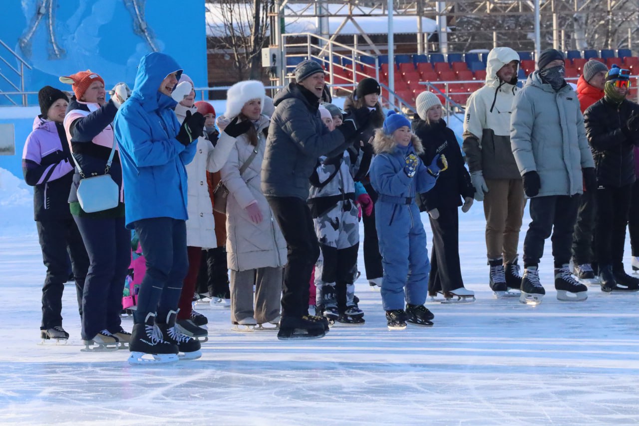 Сахалинцы открыли Декаду спорта катанием на коньках Сахалинцы открыли Декаду спорта катанием на коньках