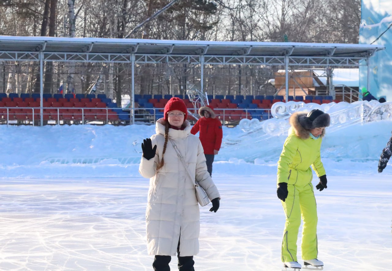 Сахалинцы открыли Декаду спорта катанием на коньках Сахалинцы открыли Декаду спорта катанием на коньках