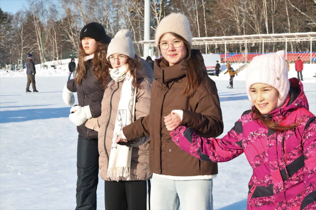 Сахалинцы открыли Декаду спорта катанием на коньках Сахалинцы открыли Декаду спорта катанием на коньках