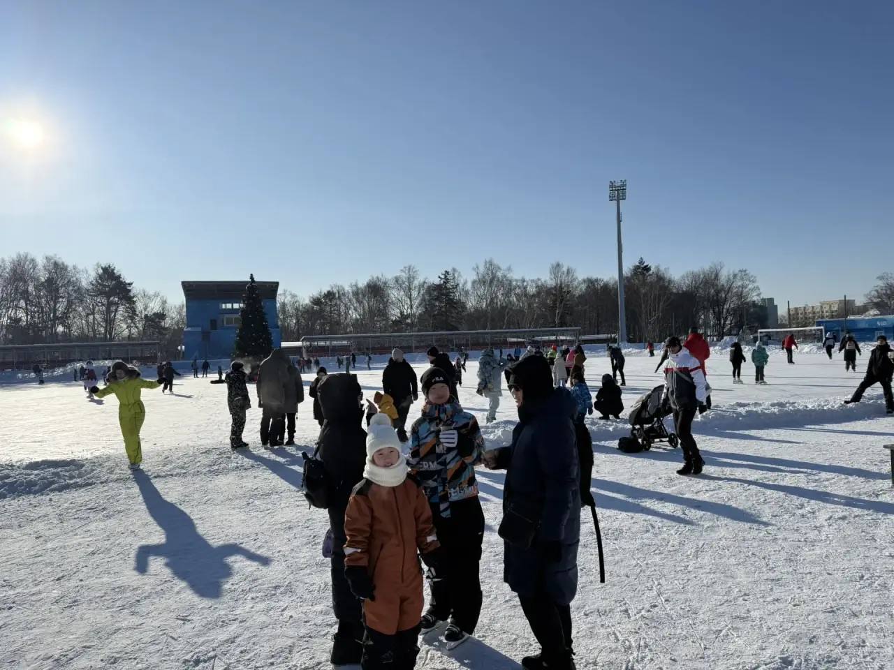 Массовые катания стартовали на стадионе «Космос» в городском парке Массовые катания стартовали на стадионе «Космос» в городском парке
