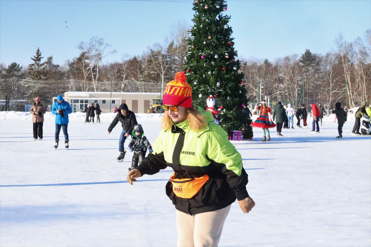 Сахалинцы открыли Декаду спорта катанием на коньках Сахалинцы открыли Декаду спорта катанием на коньках