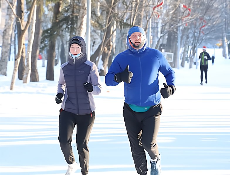 «Новогодний забег» собрал сахалинцев на втором этапе Декады спорта и здоровья «Новогодний забег» собрал сахалинцев на втором этапе Декады спорта и здоровья