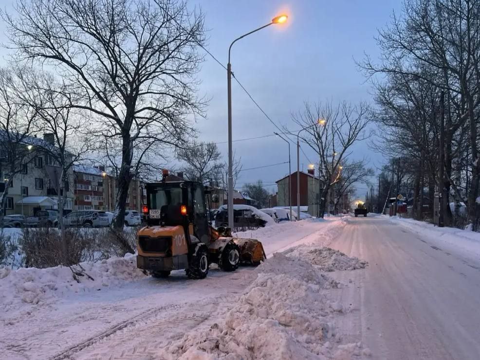 С начала сезона дорожники вывезли свыше 260 тысяч кубометров снега на полигоны Южно-Сахалинска С начала сезона дорожники вывезли свыше 260 тысяч кубометров снега на полигоны Южно-Сахалинска