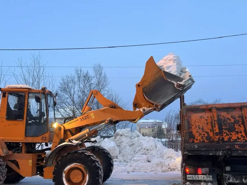 С начала сезона дорожники вывезли свыше 260 тысяч кубометров снега на полигоны Южно-Сахалинска С начала сезона дорожники вывезли свыше 260 тысяч кубометров снега на полигоны Южно-Сахалинска