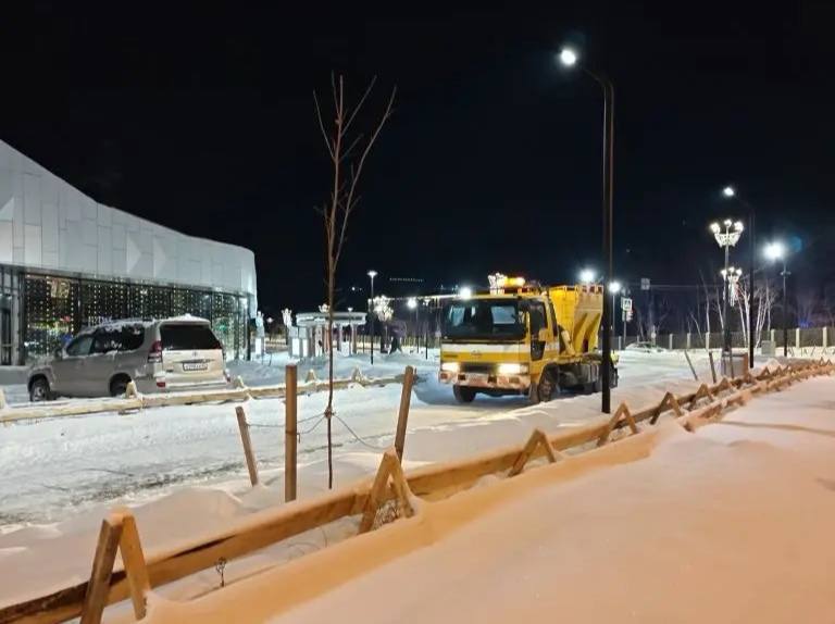 Сергей Надсадин: Более 260 тысяч кубометров снега вывезли дорожники на городские полигоны с начала сезона Сергей Надсадин: Более 260 тысяч кубометров снега вывезли дорожники на городские полигоны с начала сезона