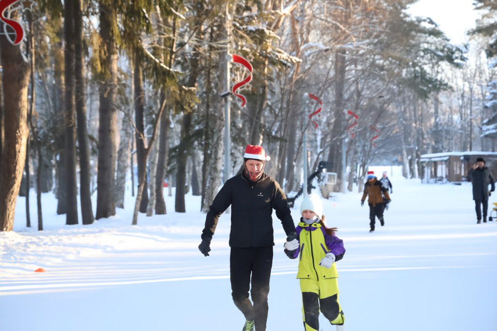 «Новогодний забег» собрал сахалинцев на втором этапе Декады спорта и здоровья «Новогодний забег» собрал сахалинцев на втором этапе Декады спорта и здоровья