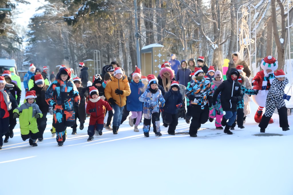 «Новогодний забег» собрал сахалинцев на втором этапе Декады спорта и здоровья «Новогодний забег» собрал сахалинцев на втором этапе Декады спорта и здоровья