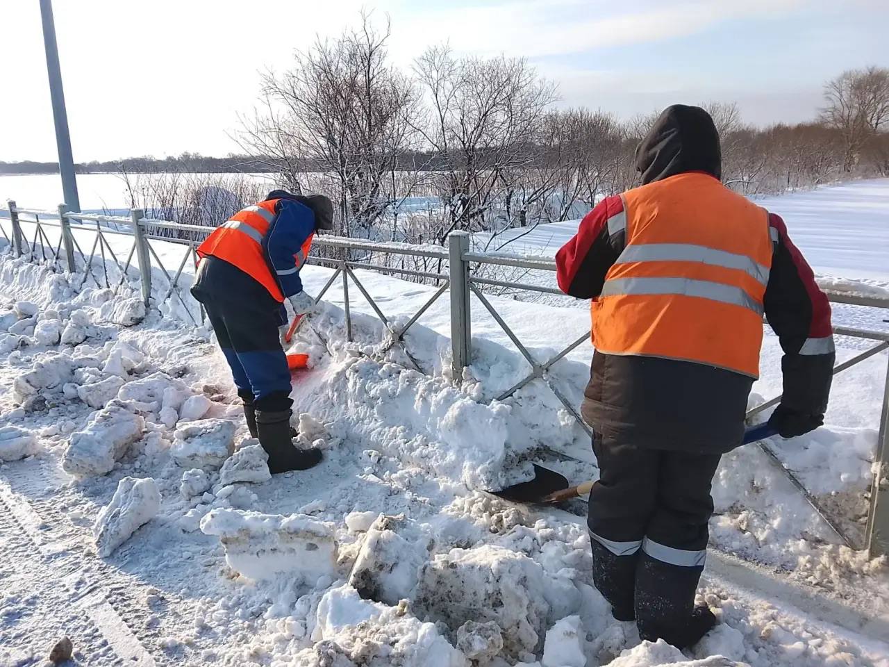 Несмотря на праздничные дни, поставить свою работу на «стоп» островные дорожники не могут Несмотря на праздничные дни, поставить свою работу на «стоп» островные дорожники не могут