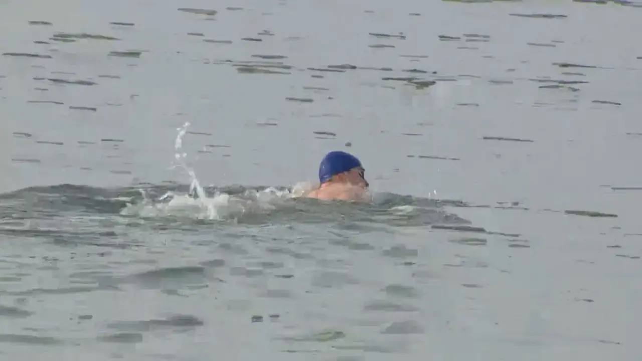 Сахалинские моржи открывают сезон зимнего плавания Сахалинские моржи открывают сезон зимнего плавания