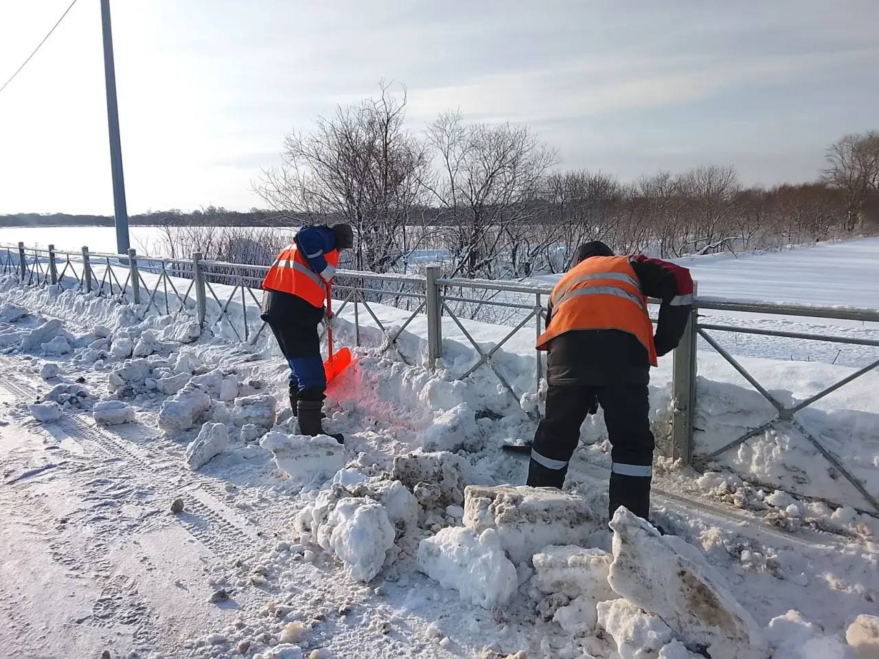 Несмотря на праздничные дни, поставить свою работу на «стоп» островные дорожники не могут Несмотря на праздничные дни, поставить свою работу на «стоп» островные дорожники не могут
