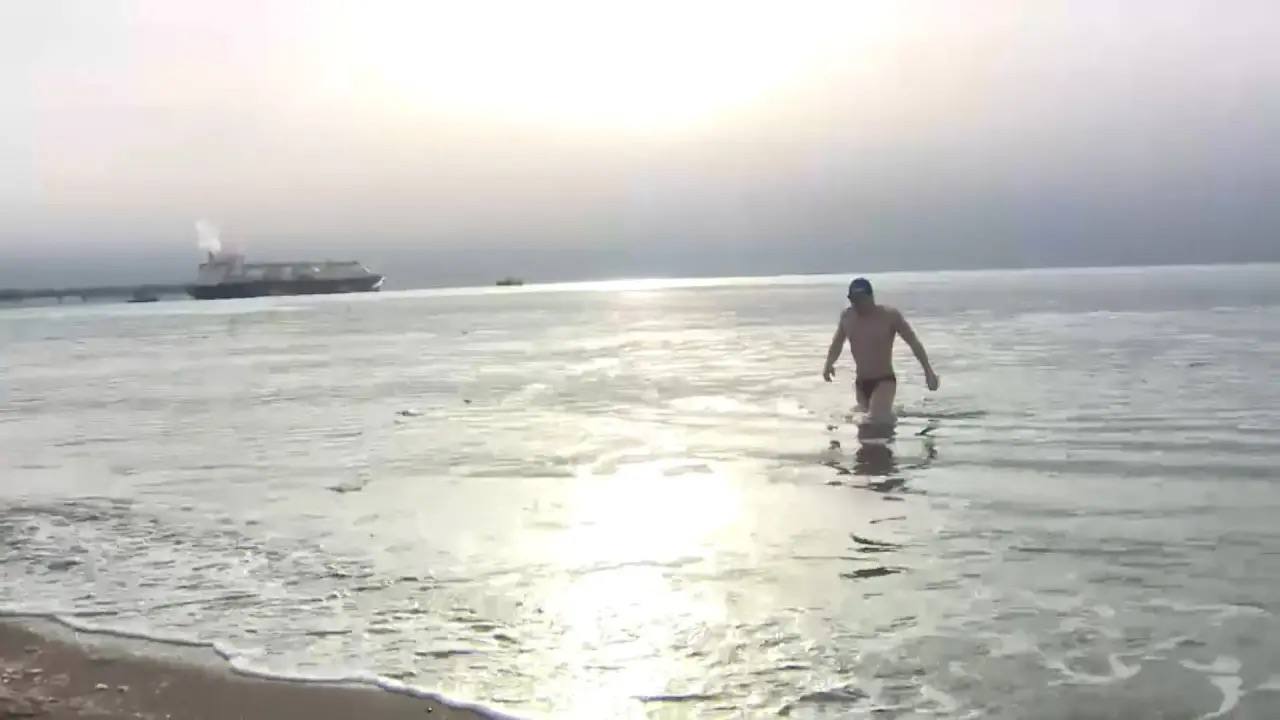 Сахалинские моржи открывают сезон зимнего плавания Сахалинские моржи открывают сезон зимнего плавания