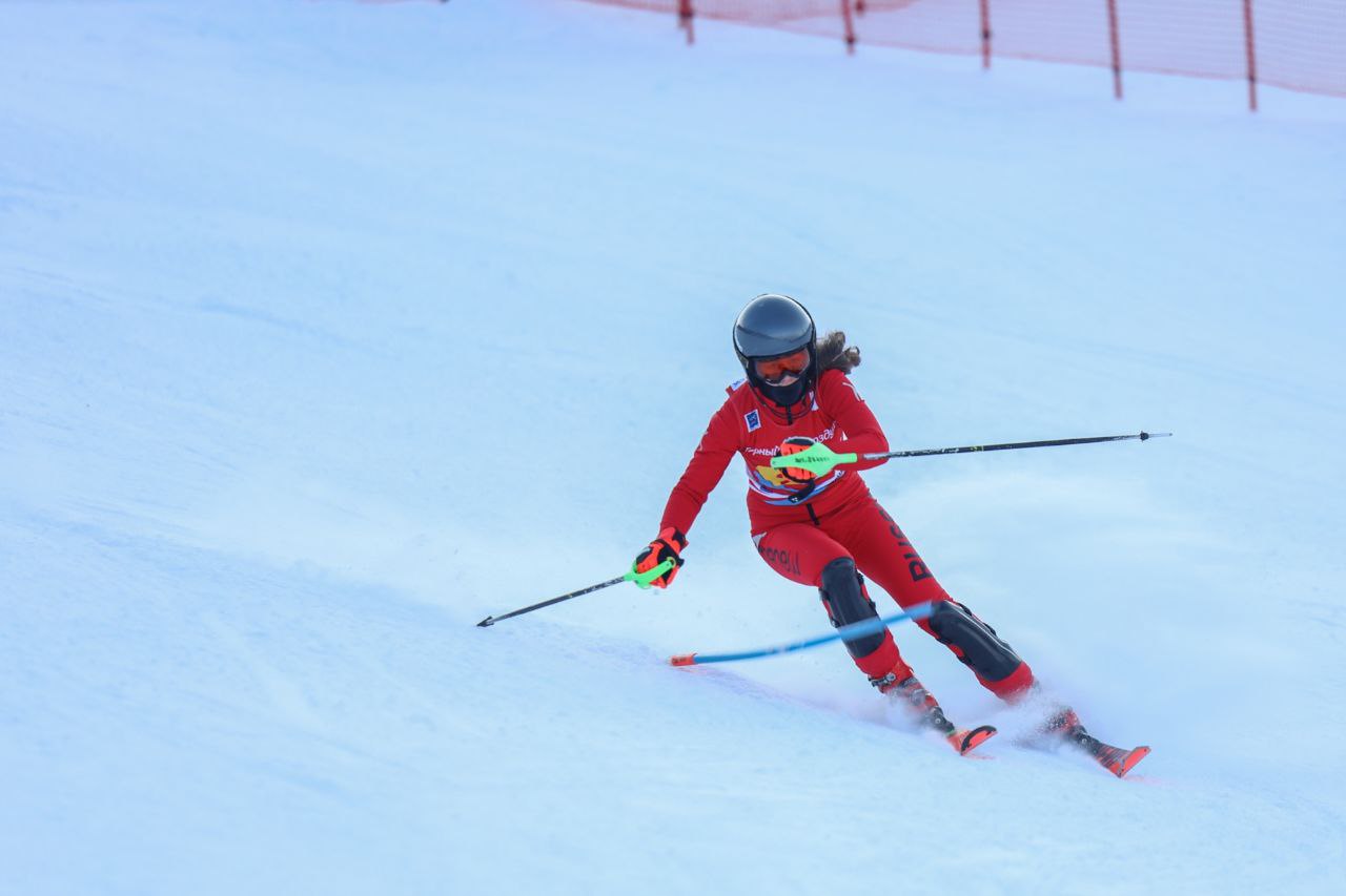 Сахалинские горнолыжники провели первые соревнования в этом году
