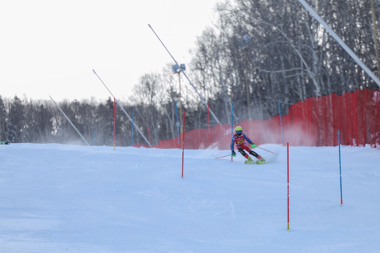 Сахалинские горнолыжники провели первые соревнования в этом году Сахалинские горнолыжники провели первые соревнования в этом году