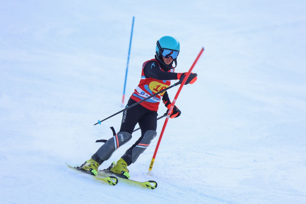 Сахалинские горнолыжники провели первые соревнования в этом году Сахалинские горнолыжники провели первые соревнования в этом году