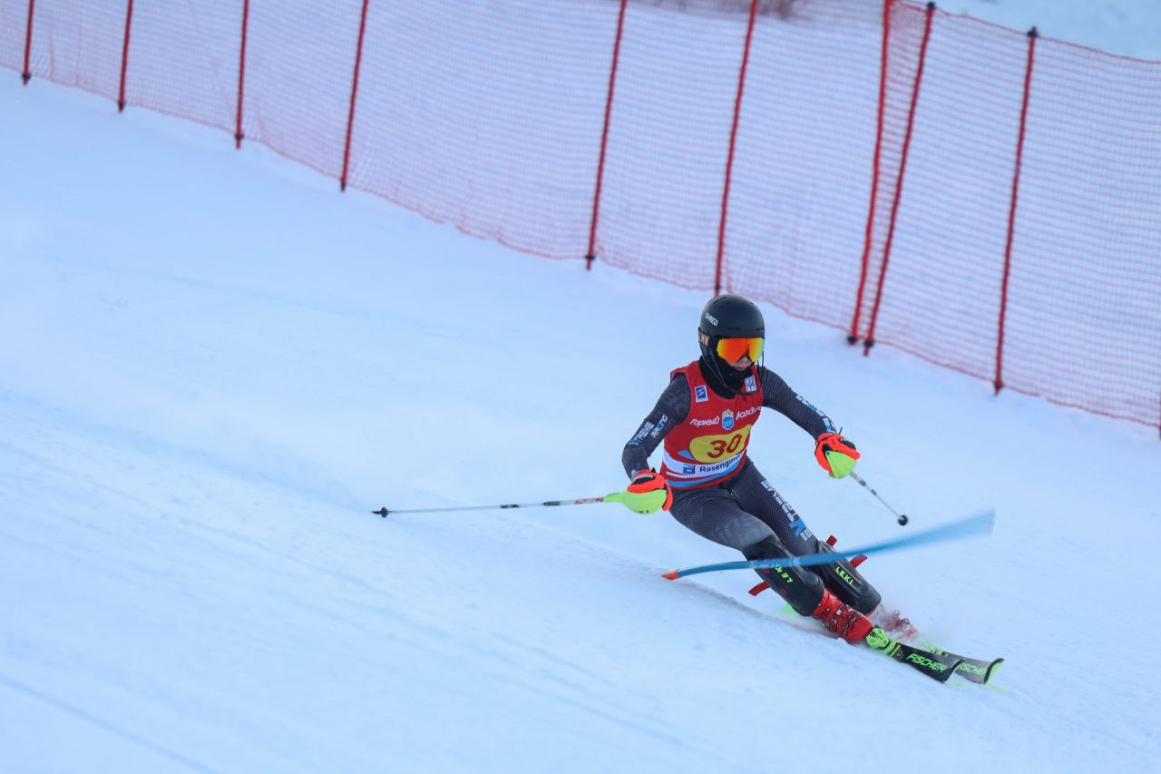 Сахалинские горнолыжники провели первые соревнования в этом году Сахалинские горнолыжники провели первые соревнования в этом году