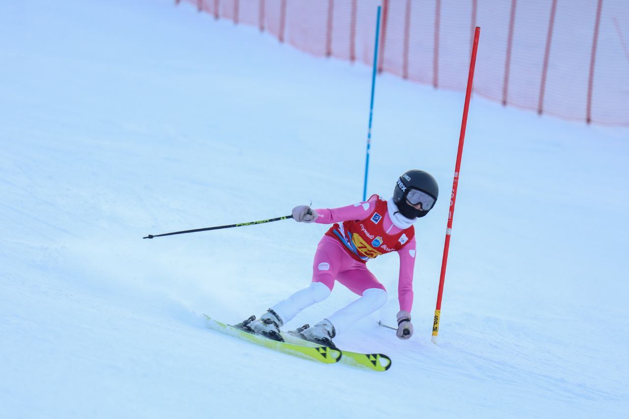 Сахалинские горнолыжники провели первые соревнования в этом году Сахалинские горнолыжники провели первые соревнования в этом году