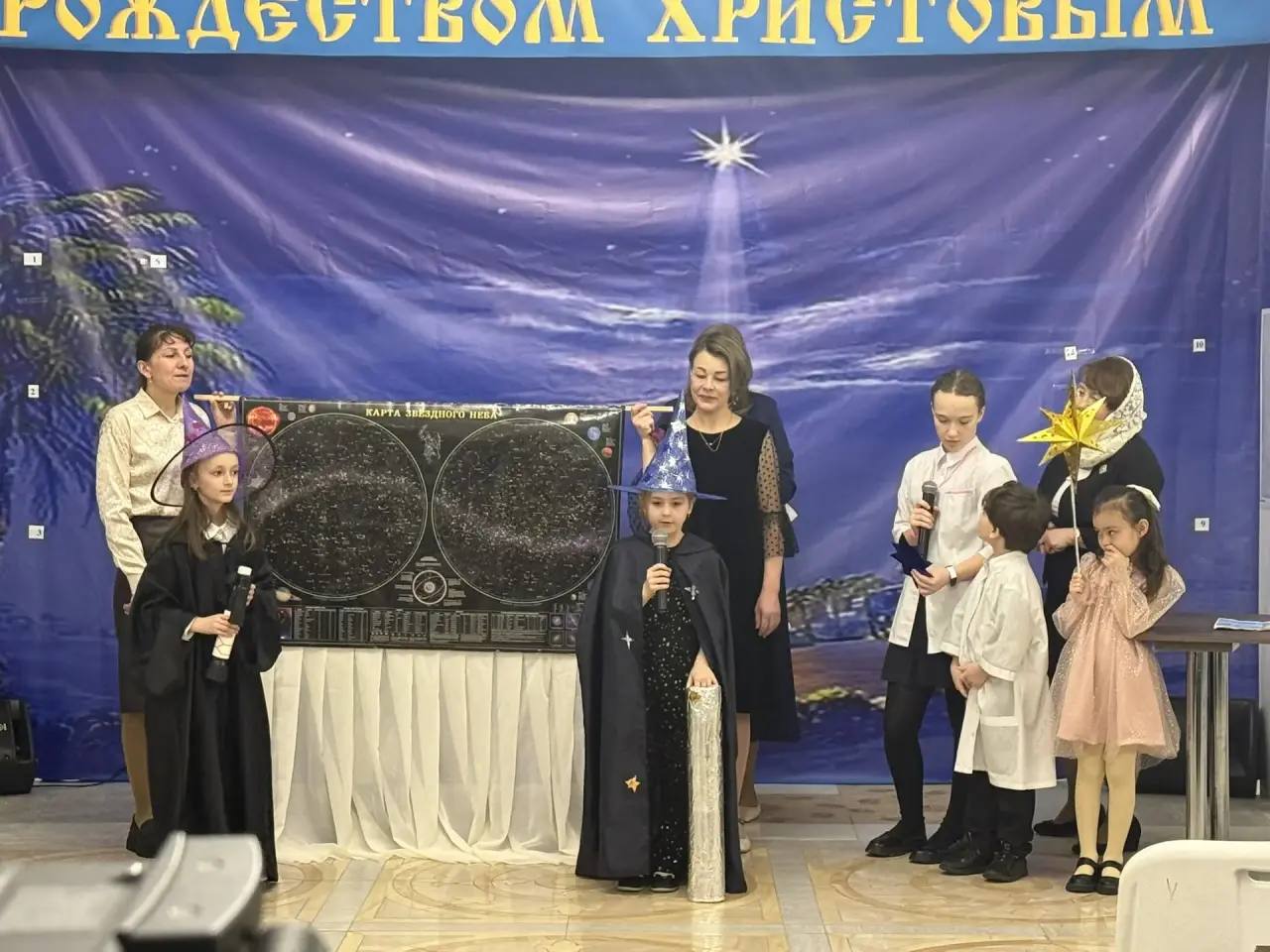 Юные астрономы, журналисты, космонавты и представители других профессий проводят Святочную неделю в стенах Кафедрального собора Рождества Христова Юные астрономы, журналисты, космонавты и представители других профессий проводят Святочную неделю в стенах Кафедрального собора Рождества Христова