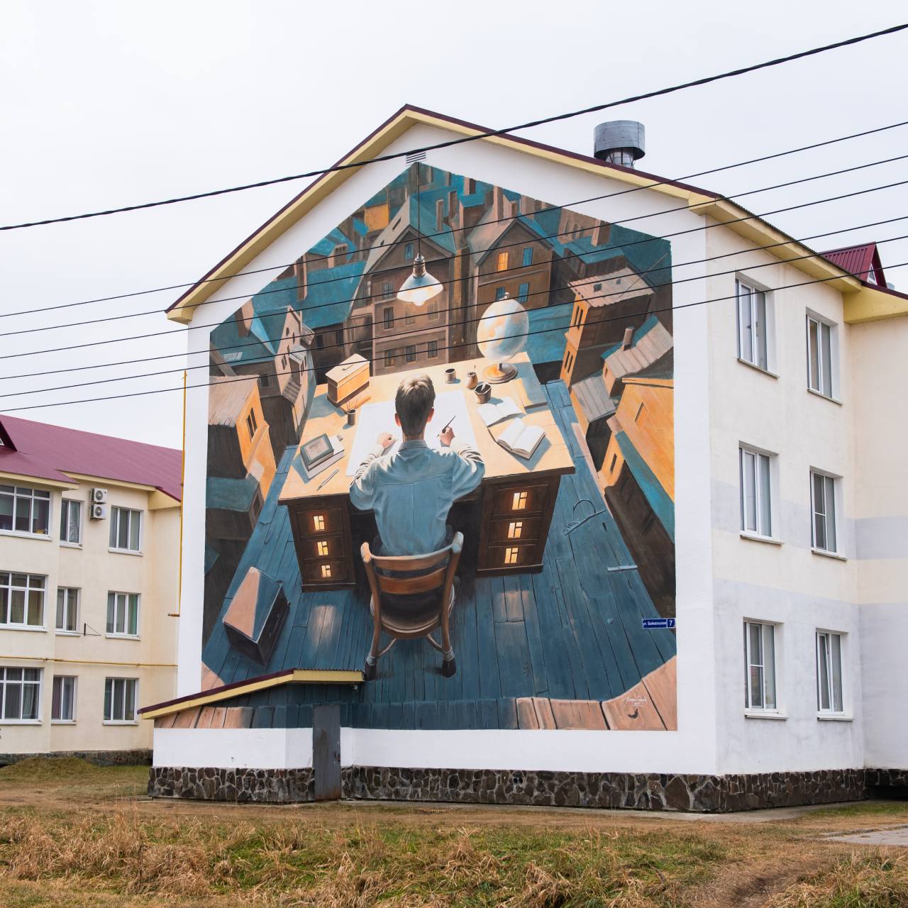 В рамках II сезона паблик-арт-программы «Взгляды» в Южно-Сахалинске появились 25 новых муралов от 12 художников со всей России, а также из Кыргызстана и Швейцарии В рамках II сезона паблик-арт-программы «Взгляды» в Южно-Сахалинске появились 25 новых муралов от 12 художников со всей России, а также из Кыргызстана и Швейцарии