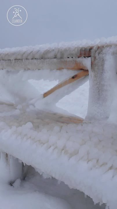 Видеоблогер снял мощный шторм на побережье Итурупа