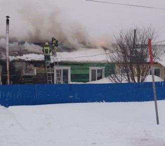 Сбор вещей для многодетной семьи погорельцев объявили в Холмском районе