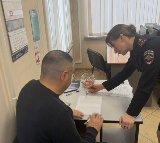 В ходе мониторинга новостных телеграм-каналов выявлено видео, на котором неустановленный водитель, управляя автомобилем «Toyota Corolla Fielder» совершил выезд на полосу, предназначенную для встречного движения в нарушение...