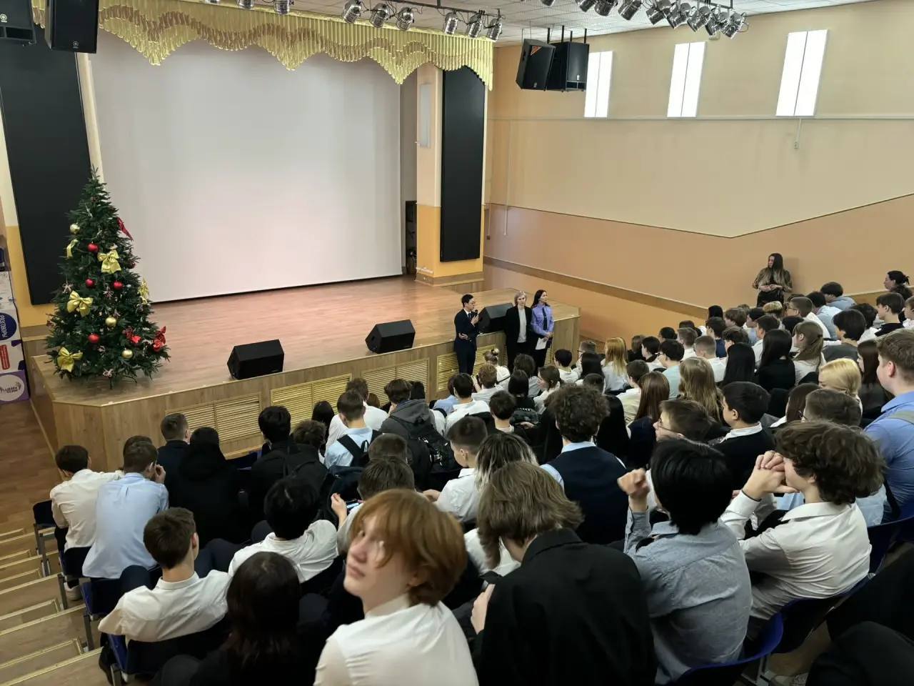 Сотрудник следственного управления СК России по Сахалинской области и представители Сахалинской областной общественной организации ветеранов следствия провели профилактическое занятие и предупредили сахалинских подростков:... Сотрудник следственного управления СК России по Сахалинской области и представители Сахалинской областной общественной организации ветеранов следствия провели профилактическое занятие и предупредили сахалинских подростков:...