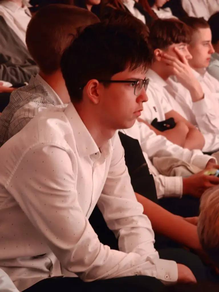 Сотрудник следственного управления СК России по Сахалинской области и представители Сахалинской областной общественной организации ветеранов следствия провели профилактическое занятие и предупредили сахалинских подростков:... Сотрудник следственного управления СК России по Сахалинской области и представители Сахалинской областной общественной организации ветеранов следствия провели профилактическое занятие и предупредили сахалинских подростков:...