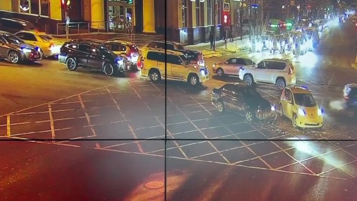 возле «Универмага». Утром 23 января иномарки столкнулись на перекрёстке Сахалинской и Ленина