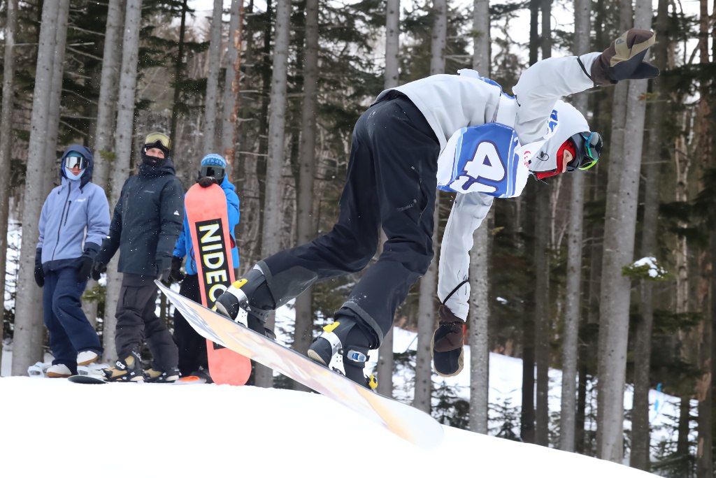 На Сахалине стартовало первенство области по акробатическому сноуборду На Сахалине стартовало первенство области по акробатическому сноуборду