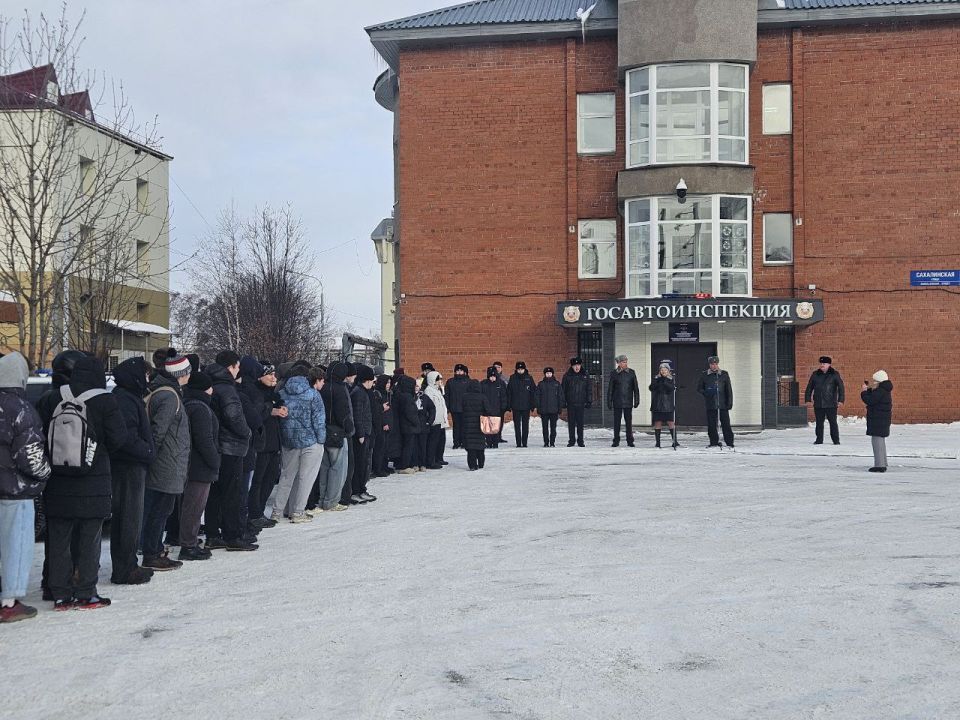 Одной из площадок в рамках акции стала площадка Госавтоинспекции, где студенты смогли погрузиться в реальную работу дорожной полиции