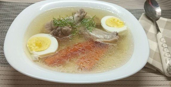 Ароматный бульон из куриных крылышек: легко и вкусно