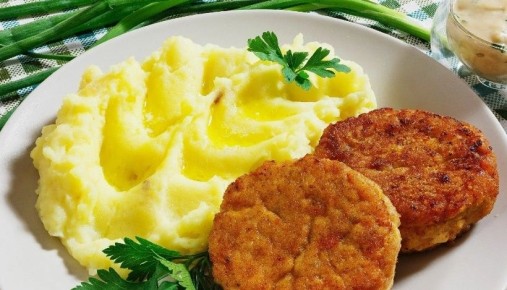 Вкусные рыбные котлеты: выбираем между минтаем и кальмаром