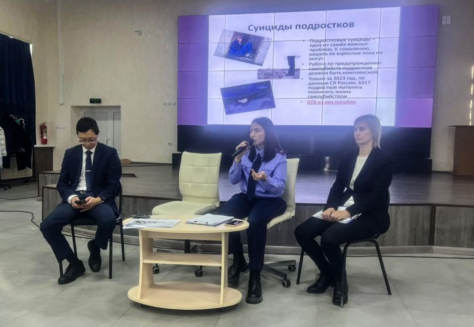 Сотрудник следственного управления СК России по Сахалинской области и ветераны следствия провели встречу с заместителями директоров по воспитательной работе образовательных учреждений и обсудили вопросы профилактики...