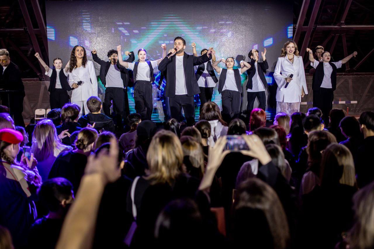 Яркий фестиваль в честь Дня студента объединил сотни участников в Южно-Сахалинске Яркий фестиваль в честь Дня студента объединил сотни участников в Южно-Сахалинске