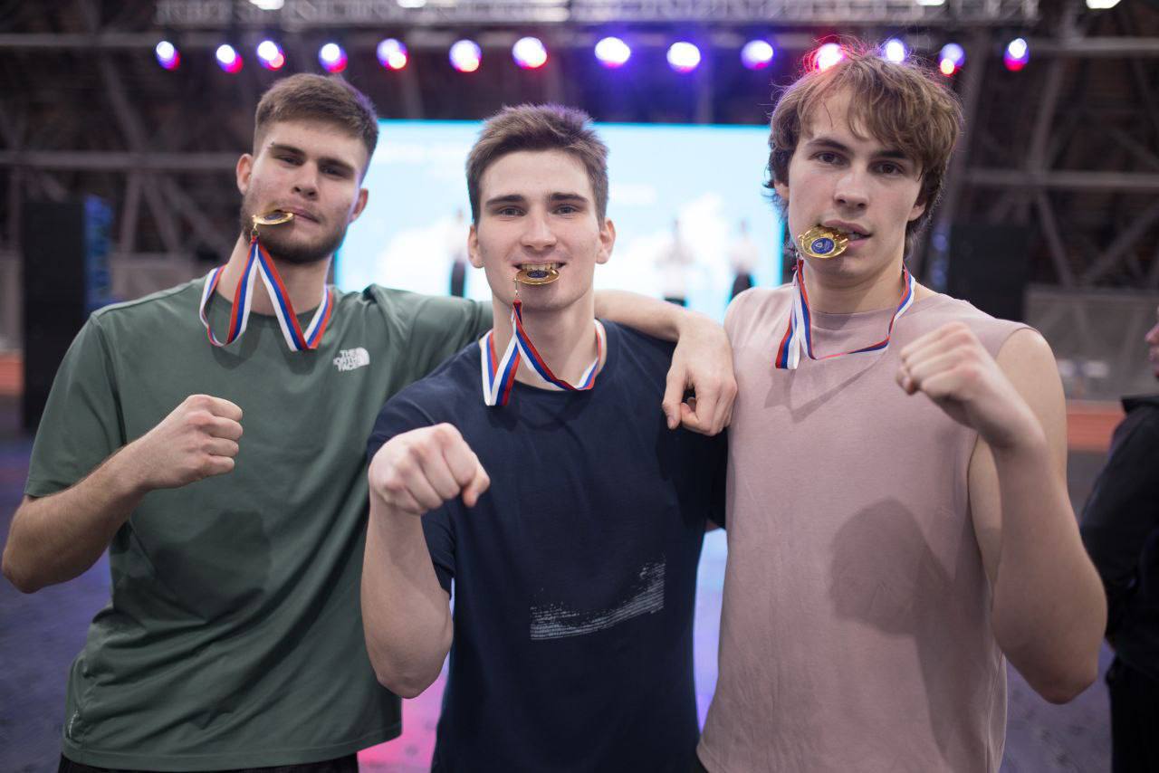 Яркий фестиваль в честь Дня студента объединил сотни участников в Южно-Сахалинске Яркий фестиваль в честь Дня студента объединил сотни участников в Южно-Сахалинске