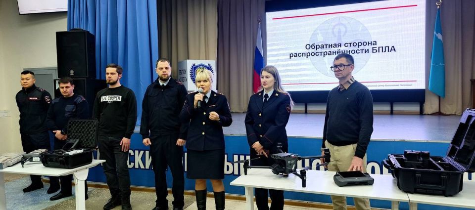 В Сахалинском промышленно-экономическом техникуме прошел нестандартный «Урок безопасности» — динамичный, технологичный и предельно откровенный