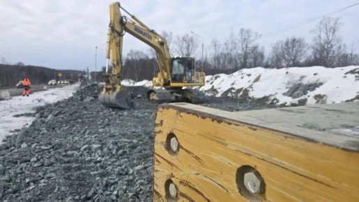 Активные дорожные работы возобновили на Корсаковском направлении