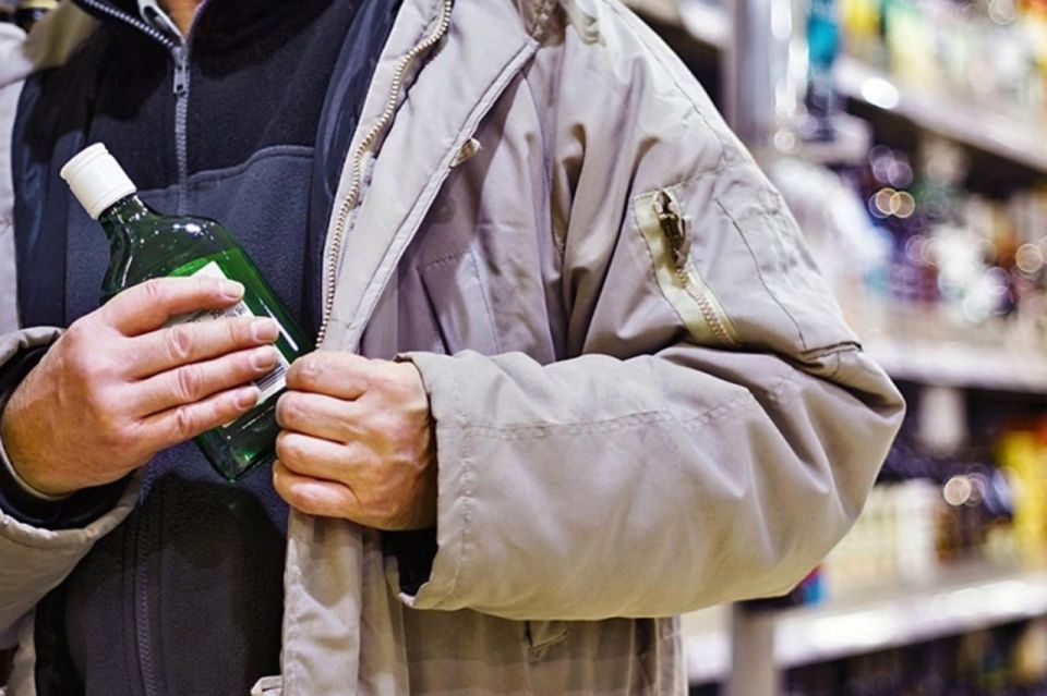 Полицией Южно-Сахалинска раскрыта кража алкогольной продукции