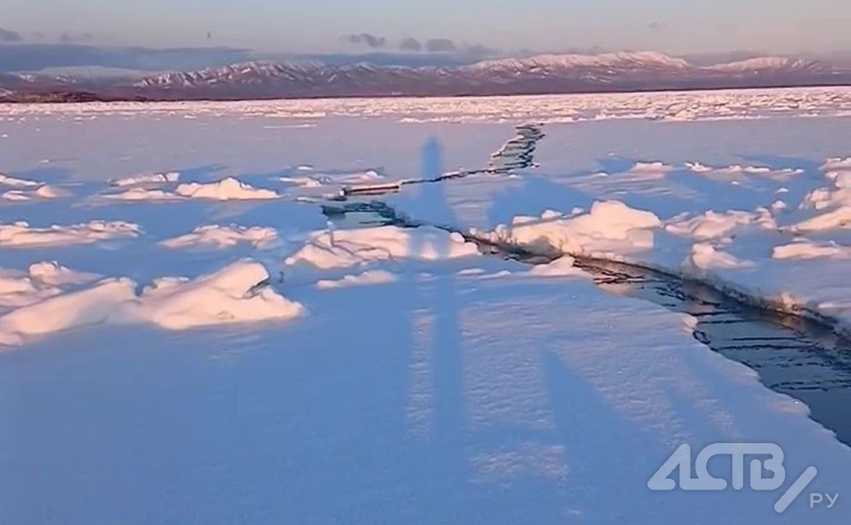 Ветер усиливается — сахалинских рыбаков предупреждают о подвижках льда