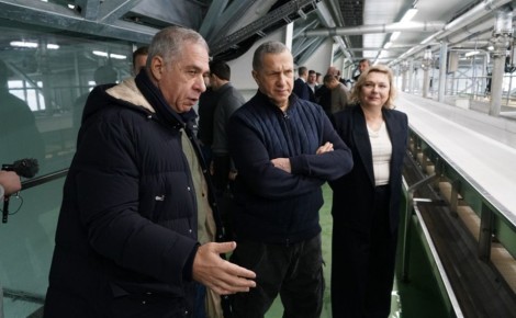 Юрий Трутнев посетил рыбоперерабатывающий завод в Озёрском